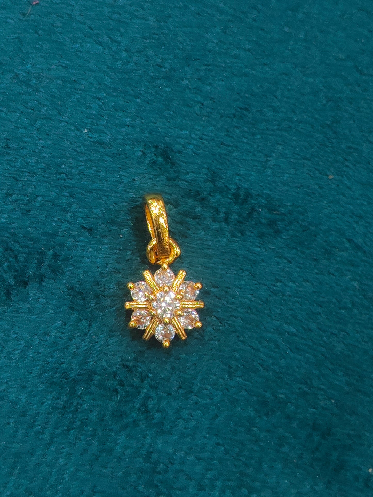7_diamoand_locket
