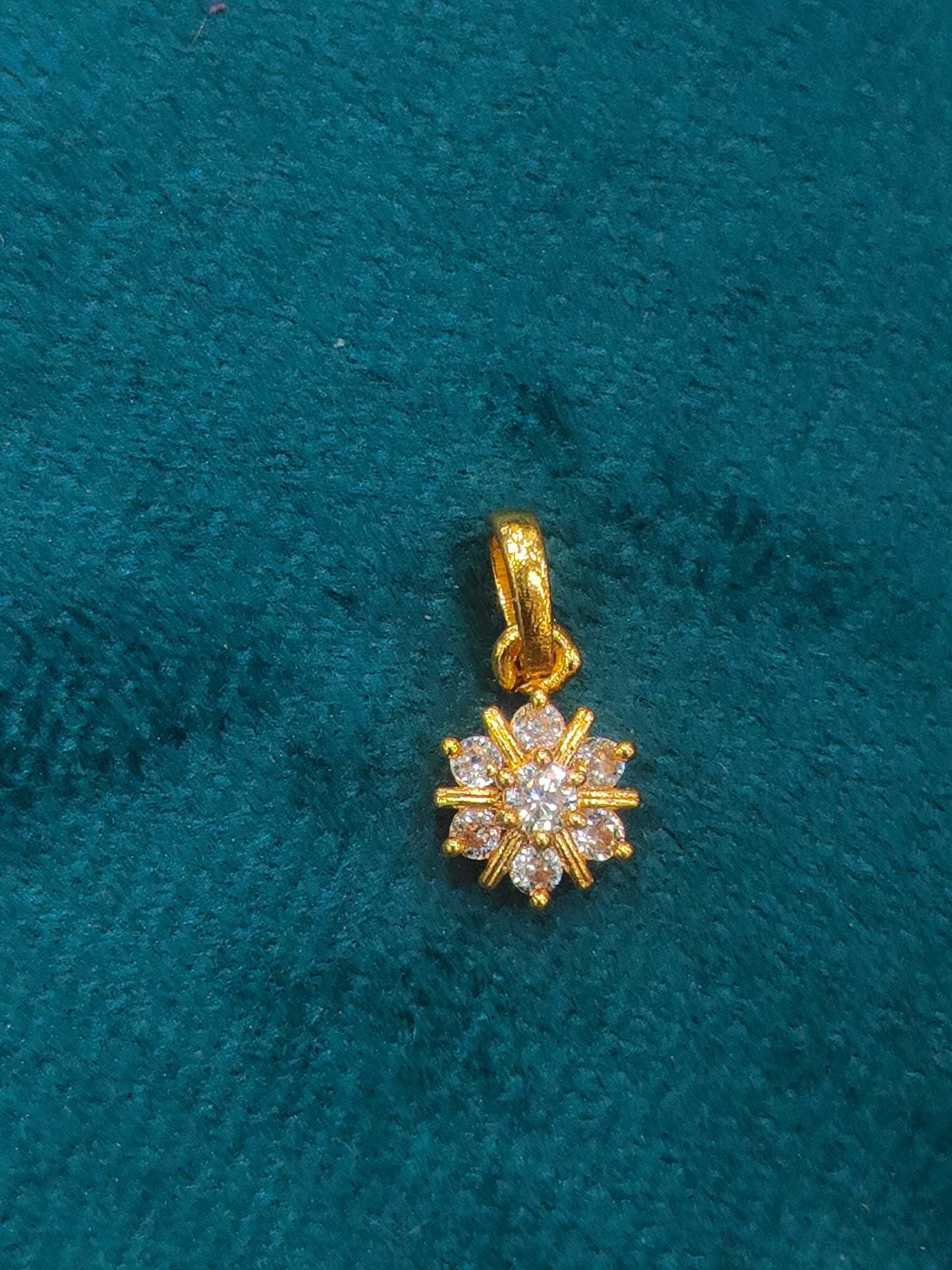 7_diamoand_locket