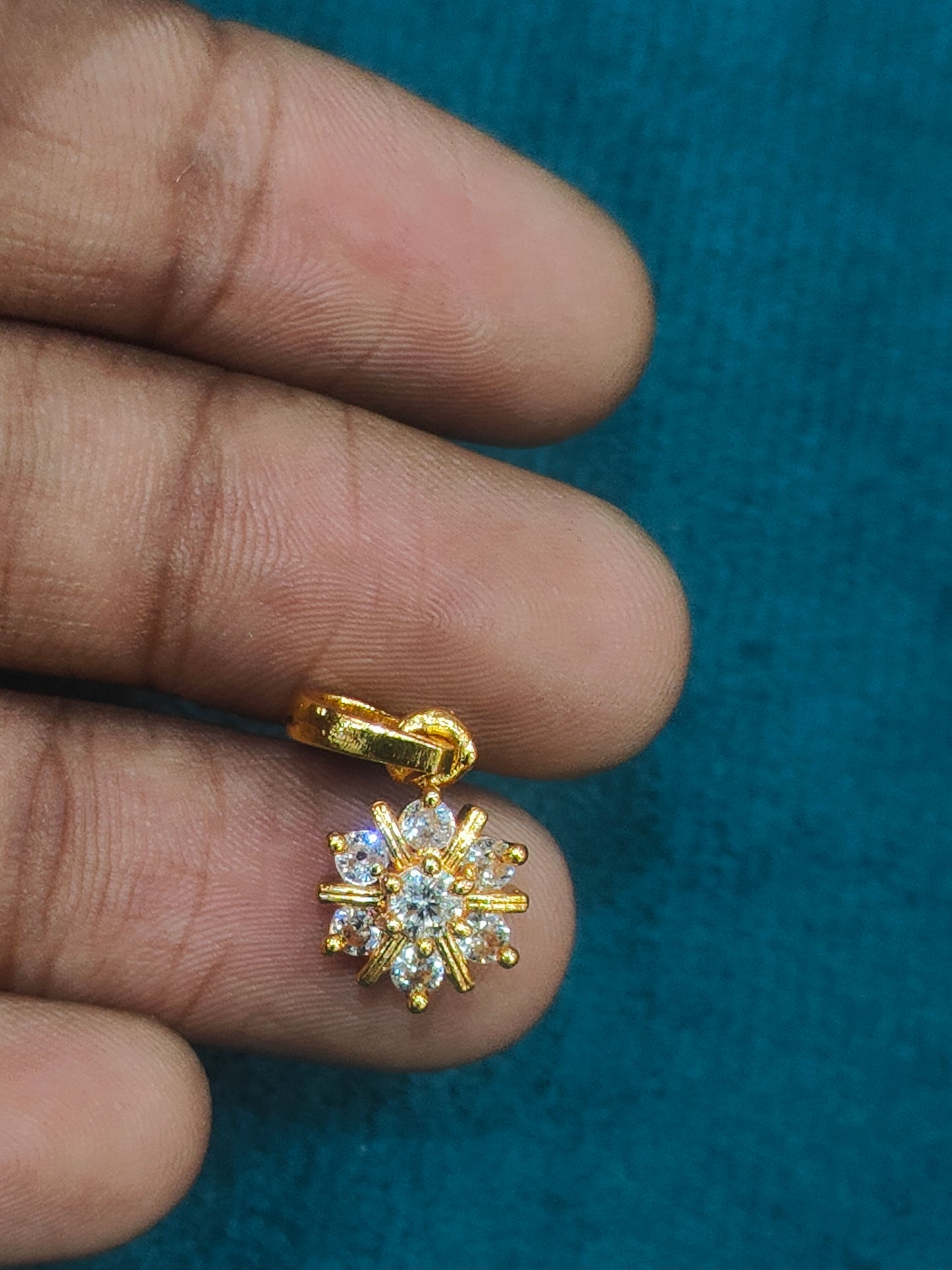 7_diamoand_locket