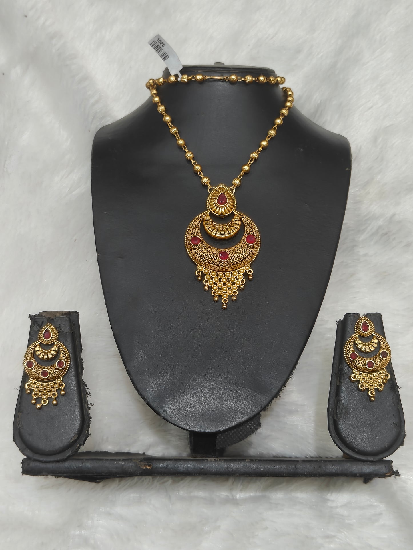 red_chandbali_locket_1640