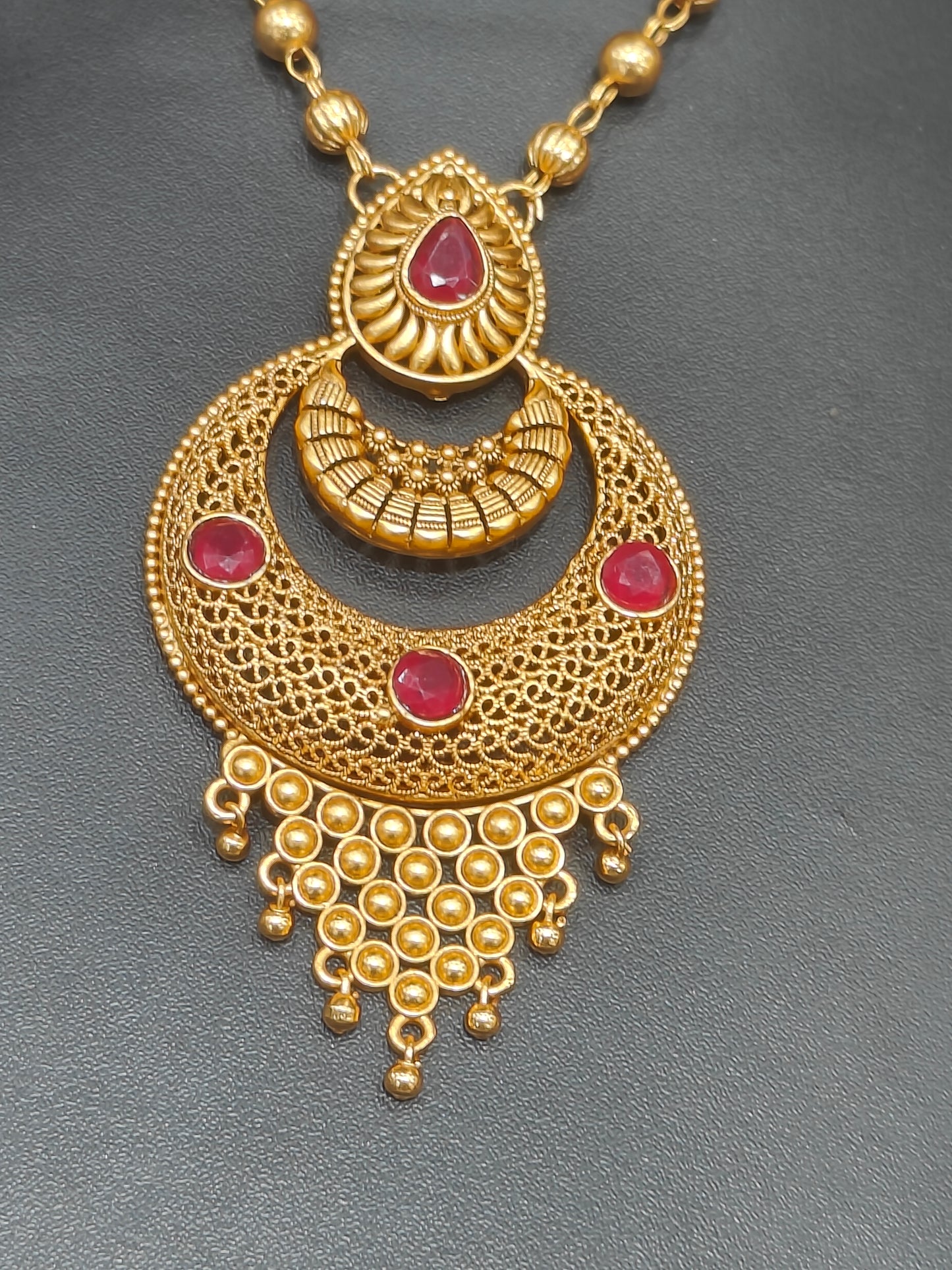 red_chandbali_locket_1640