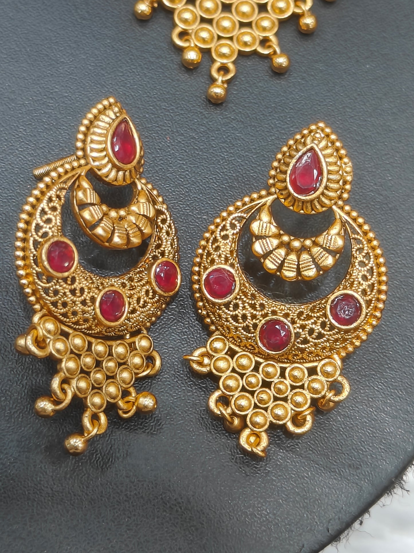 red_chandbali_locket_1640